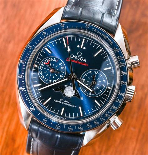 omega speedmaster moonwatch moonphase